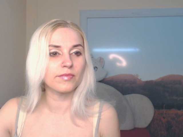 Live sex webcam photo for popdiva #241358076