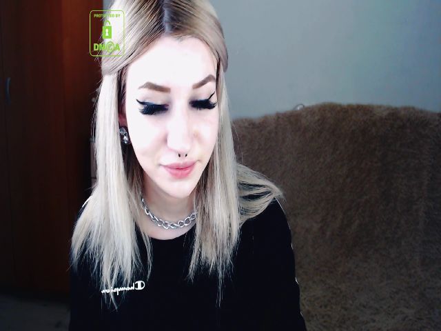 Live sex webcam photo for Alison_Moonli #252293314