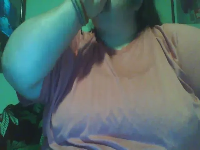Live sex webcam photo for BbwFattitties #261999238