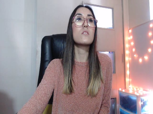 Live sex webcam photo for Ninimoon #252541054