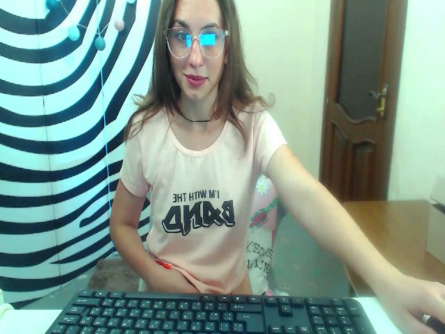 Live sex webcam photo for HeartGirl #258584806