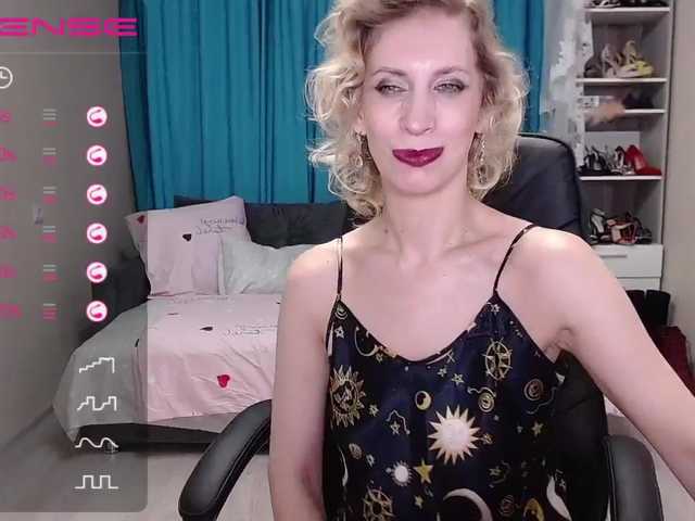 Live sex webcam photo for KirstenDesire #249890180