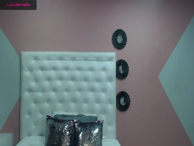 Live sex webcam photo for Valeria_Fox1 #258127593