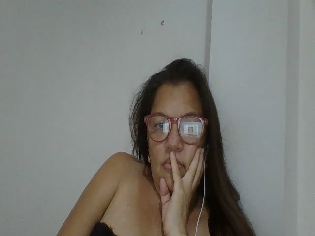 Live sex webcam photo for SweetLola01 #253631303