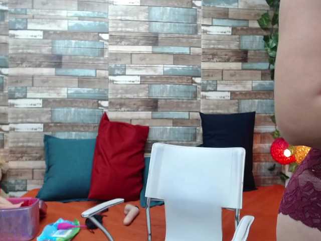 Live sex webcam photo for CAMILA-MILF #241341327