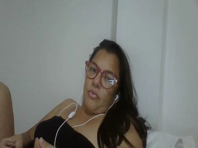 Live sex webcam photo for SweetLola01 #255238164