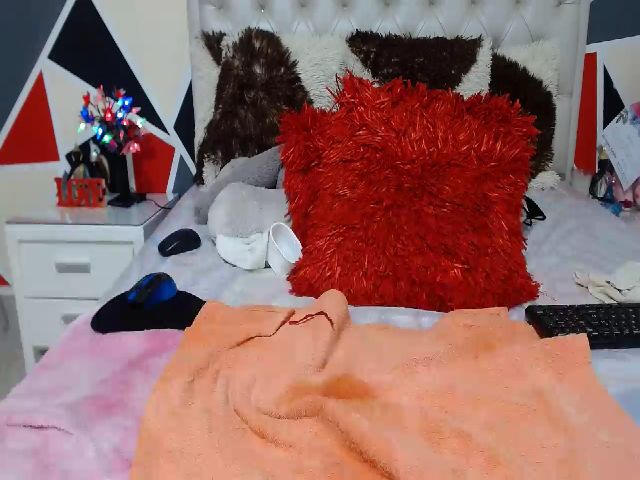 Live sex webcam photo for EsmeraldaXO #252831431