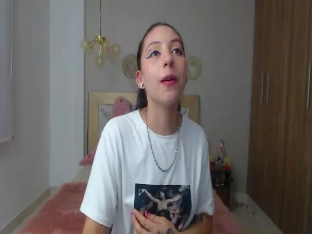 Live sex webcam photo for Emily_evans18 #252677777