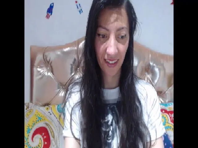 Live sex webcam photo for Kaymilf #257192593