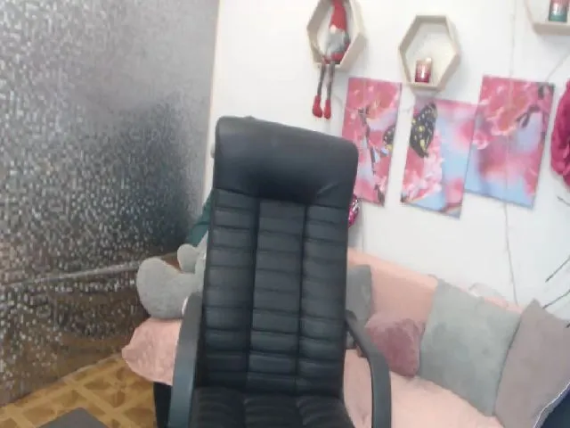Live sex webcam photo for KellyBlake #262972856