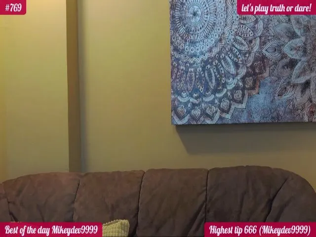 Live sex webcam photo for AmyDev #253896178