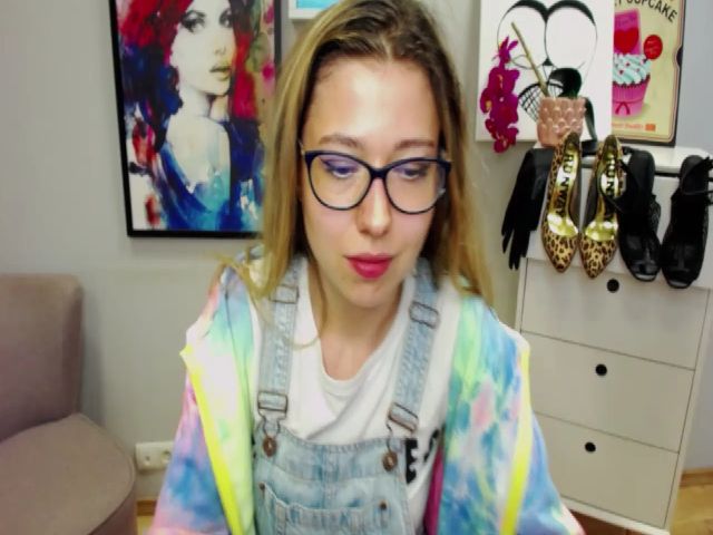 Live sex webcam photo for HeidiFLOWER #259240540