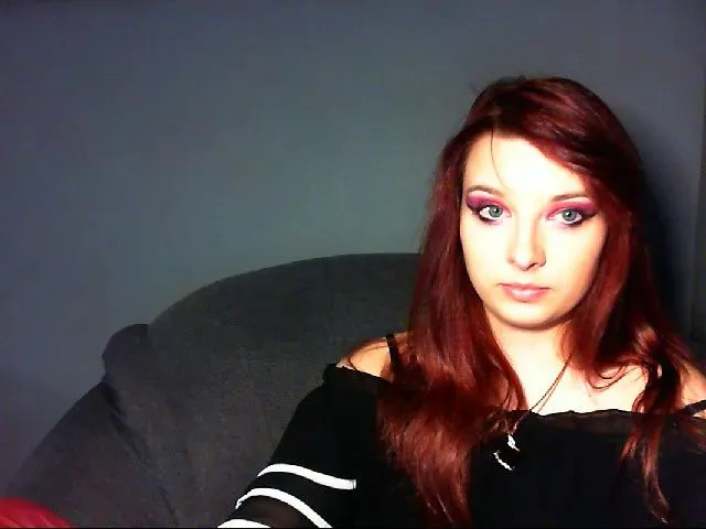 Live sex webcam photo for VirginLuna18 #261591808