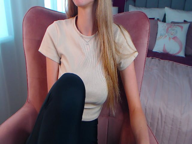 Live sex webcam photo for Angell_XO #260536954