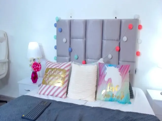 Live sex webcam photo for Mia_thompsons #255718139