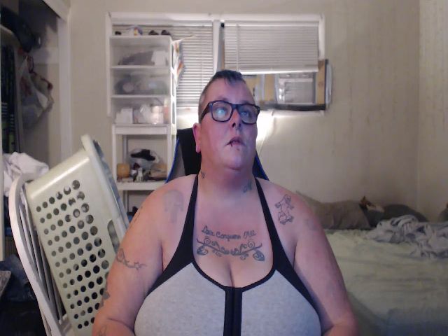 Live sex webcam photo for PunkChick420 #256741070