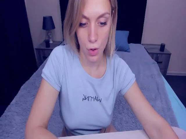 Live sex webcam photo for MeganKind #254999490