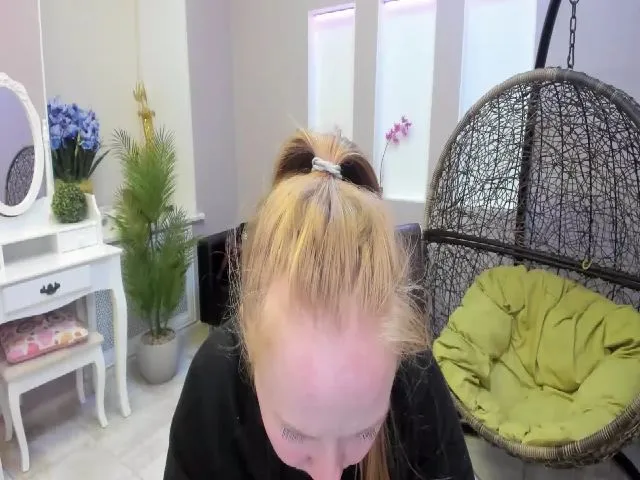 Live sex webcam photo for StunningKelly #254097100