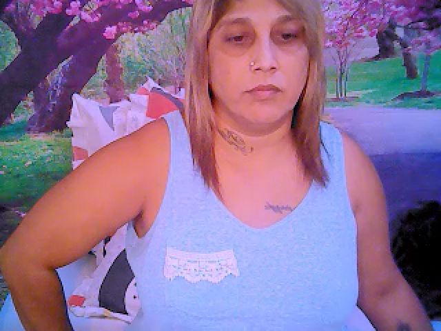 Live sex webcam photo for Roxyfoxy69 #257465432