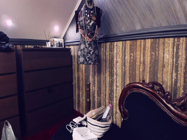 Live sex webcam photo for MelissaGlow #255925728