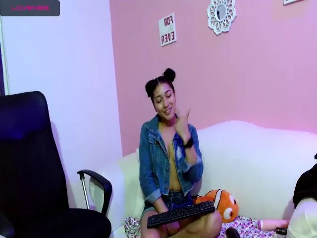 Live sex webcam photo for Emily_narvaez #261479850