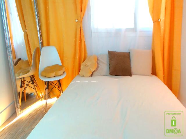 Live sex webcam photo for La_Kim__Cam #254058630