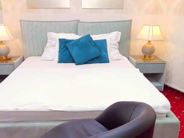 Live sex webcam photo for IvonneMiller #248141736