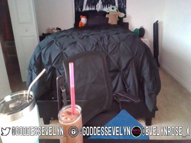 Live sex webcam photo for evelynrose_x #260150226