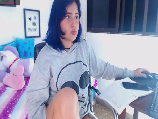 Live sex webcam photo for Emily_2016 #261153930