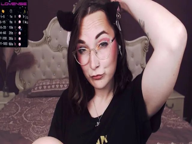 Live sex webcam photo for WinonaCooper #256183662