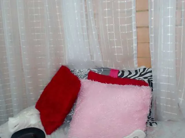Live sex webcam photo for Liligold2 #256104747