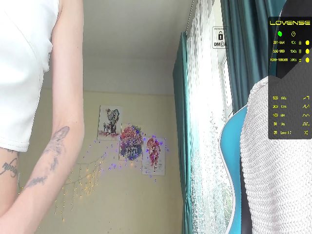 Live sex webcam photo for Elysi_ #252476970