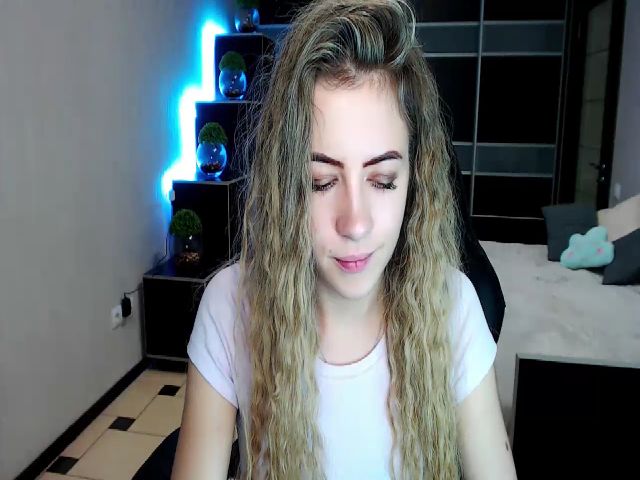 Live sex webcam photo for LannaBlue #253226473