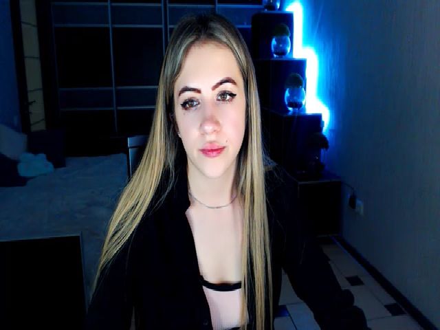 Live sex webcam photo for LannaBlue #253880390