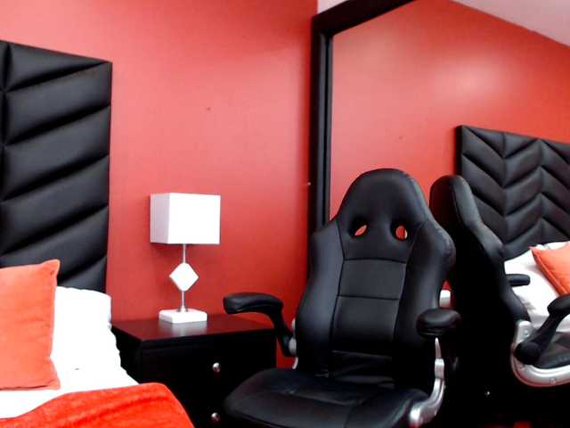 Live sex webcam photo for MartinaPierce #241677984