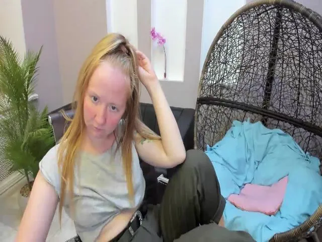 Live sex webcam photo for StunningKelly #256327999
