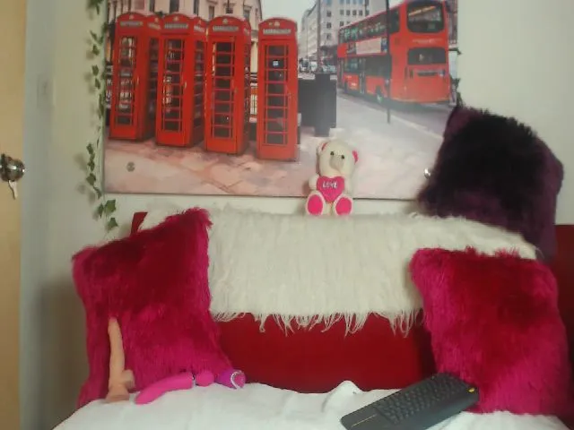 Live sex webcam photo for Emiliarain #256134719