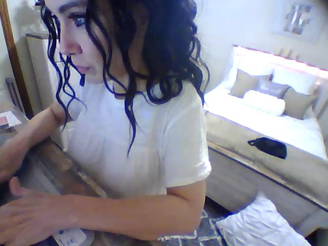 Live sex webcam photo for SweetHoney33 #264685334