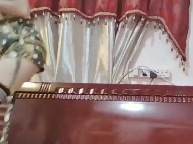 Live sex webcam photo for pornadrianna #241062112