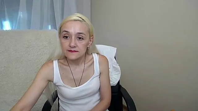 Live sex webcam photo for KarmenHiron #244967414