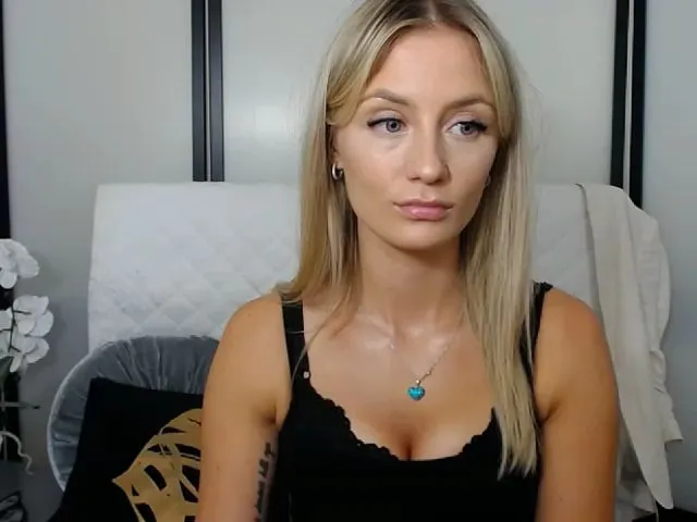 Live sex webcam photo for LenaaX #262993620