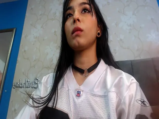 Live sex webcam photo for AngeelJones #255498397