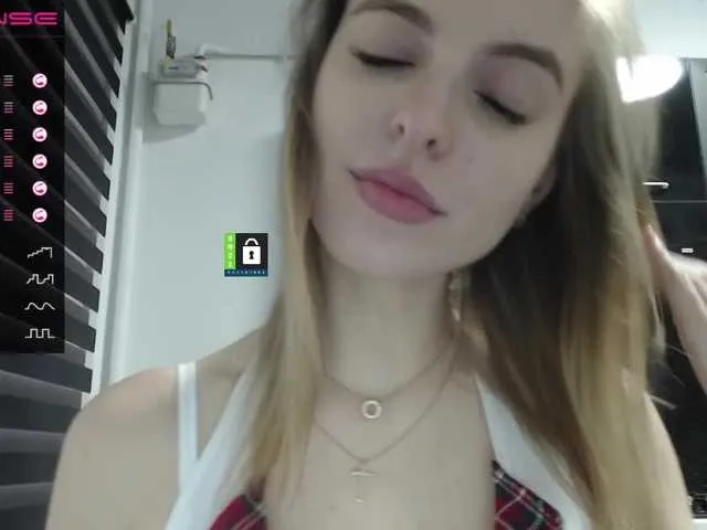 Live sex webcam photo for MissFentasy1 #240915019