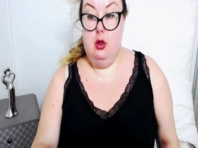 Live sex webcam photo for HornyBonnie #253350611