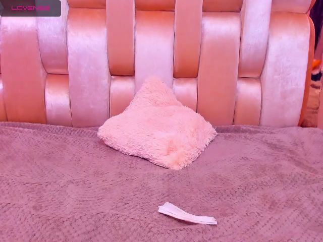 Live sex webcam photo for JadeeFire #260954293