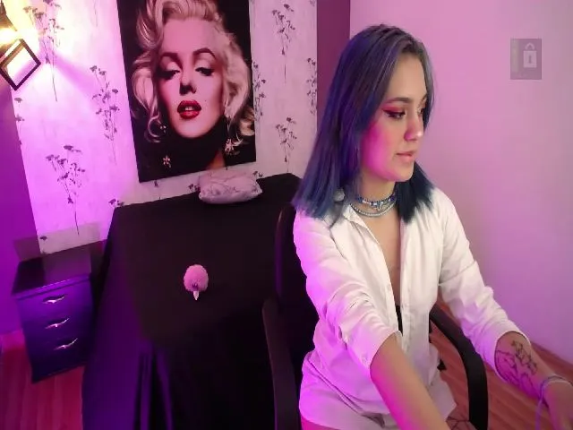 Live sex webcam photo for Spaaarkie #258667995
