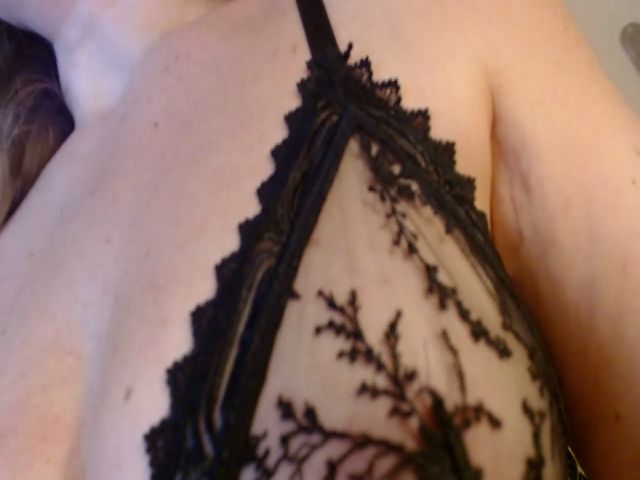 Live sex webcam photo for JustLily #255445694