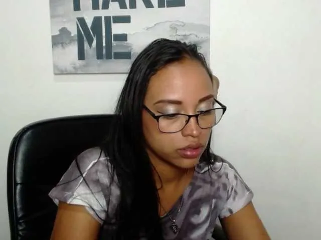 Live sex webcam photo for Angeluxxx #241151548