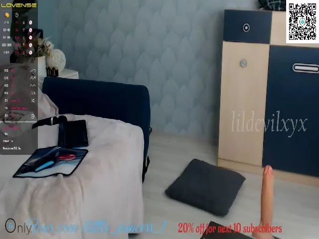 Live sex webcam photo for Lildevilxyx #255124280