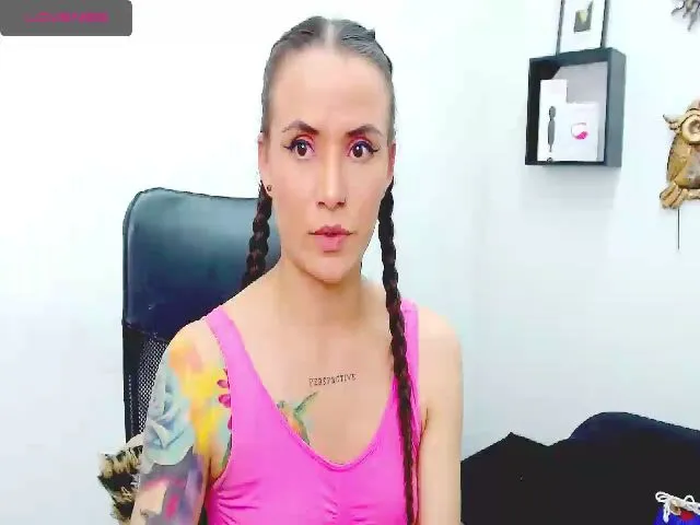 Live sex webcam photo for Avaa22_ #261004091